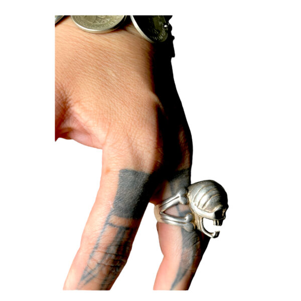 70s MEXICAN BIKER SKULL RING - Image 4