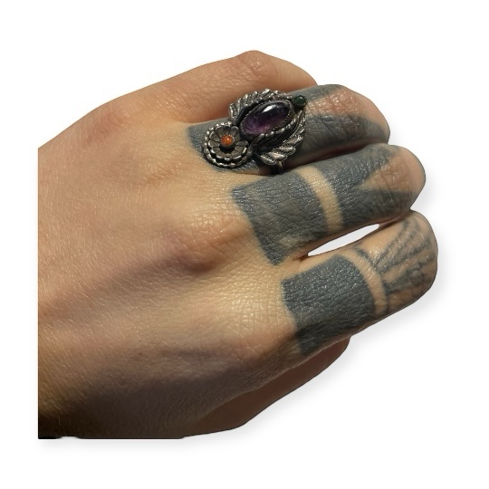 VTG NAVAJO SILVER AMETHYST CORAL RING - Image 6